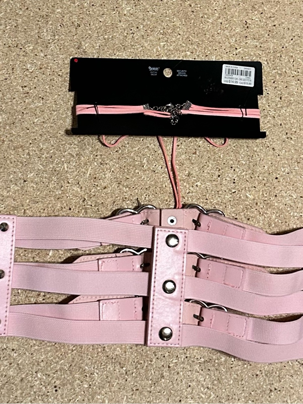 Plus-Size Triple Heart Belt + Strawberry Choker Set - Picture 4 of 6